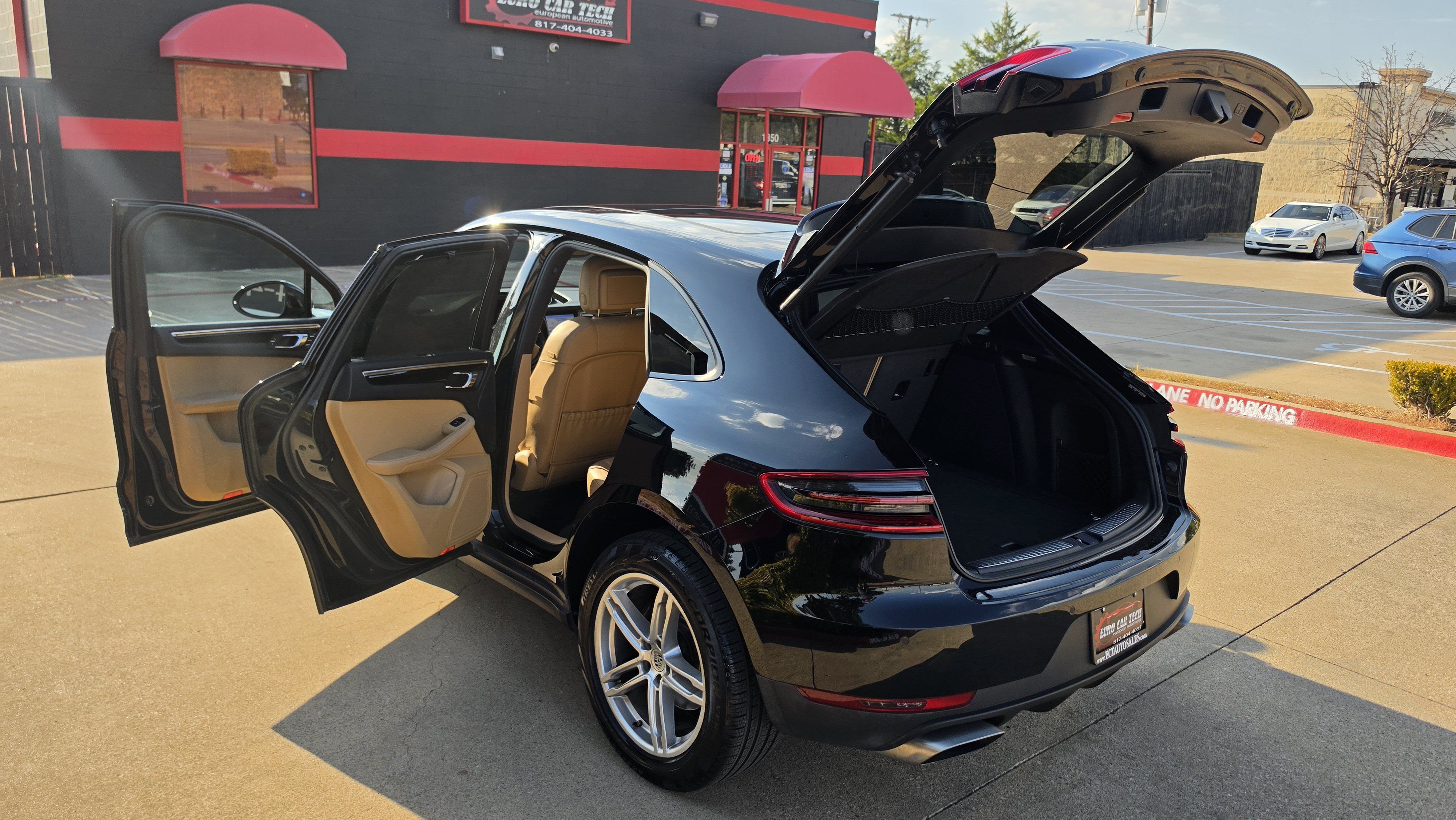 Used 2018 Porsche Macan AWD/4WD image 18