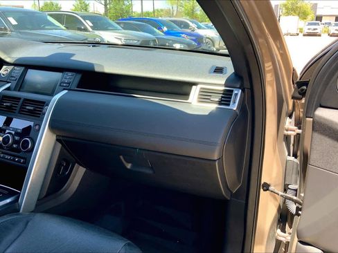Used 2016 Land Rover Discovery Sport HSE image 19