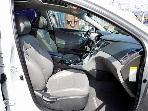 Used 2012 Hyundai Sonata Hybrid w/ Ultimate Pkg image 12