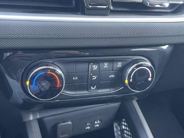 Used 2025 Chevrolet TrailBlazer LT AWD/4WD image 19