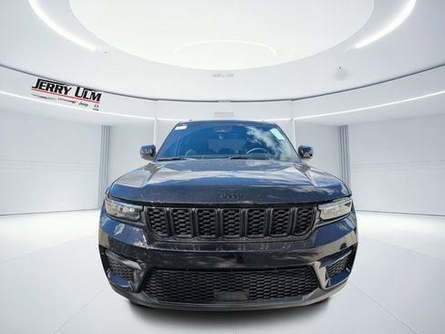 New 2025 Jeep Grand Cherokee Altitude image 7
