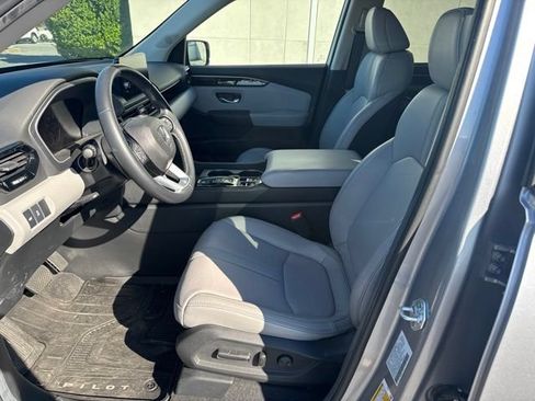 Used 2025 Honda Pilot EX-L image 16