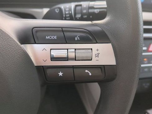 Used 2025 Hyundai Tucson SE FWD image 23