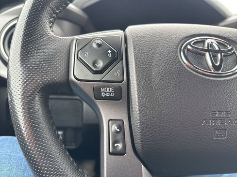 Used 2021 Toyota Tacoma TRD Sport image 17