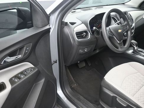 Used 2023 Chevrolet Equinox LS FWD image 10