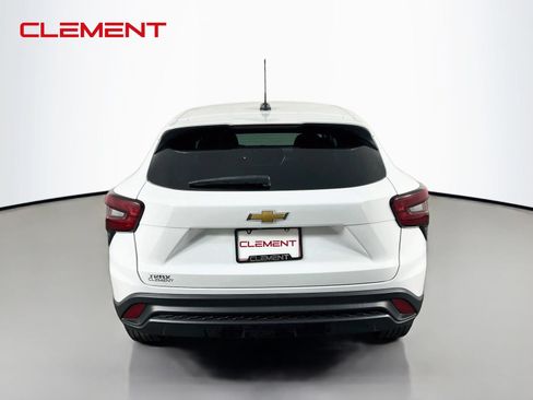 Used 2024 Chevrolet Trax LS w/ Driver Confidence Package FWD image 8