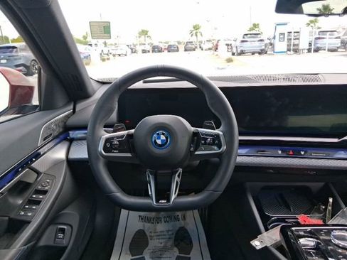 Used 2025 BMW 550e xDrive w/ Executive Package AWD/4WD image 9