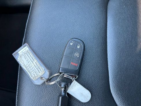 Used 2025 Jeep Compass Limited AWD/4WD image 18