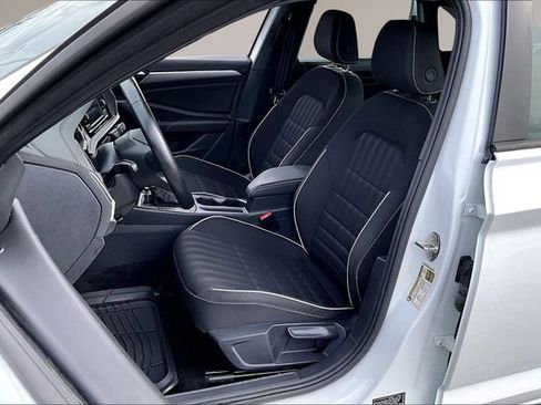 Used 2024 Volkswagen Jetta Sport image 18