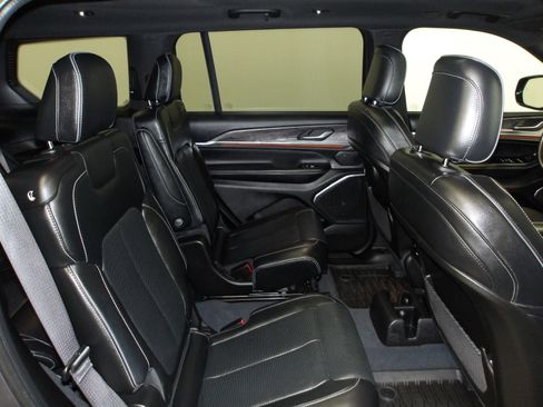 Used 2023 Jeep Grand Cherokee L Overland AWD/4WD image 16