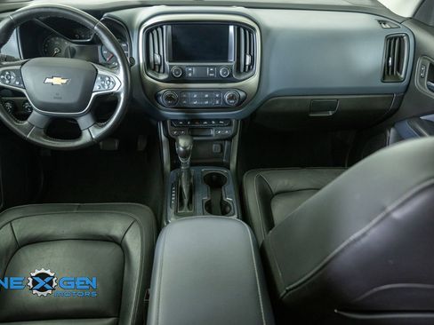 Used 2022 Chevrolet Colorado Z71 AWD/4WD image 31