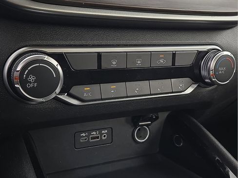 Used 2024 Nissan Altima 2.5 SV image 15