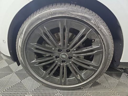 Used 2024 Land Rover Range Rover SE AWD/4WD image 9