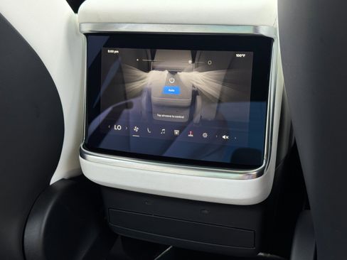 Used 2022 Tesla Model X image 35