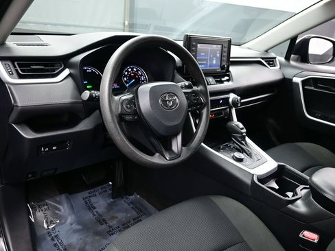 Used 2021 Toyota RAV4 LE AWD/4WD image 12