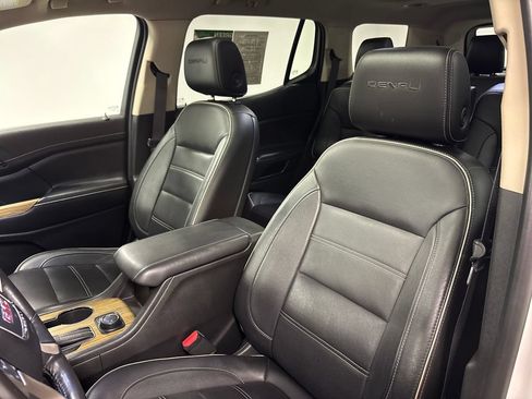 Used 2019 GMC Acadia Denali w/ Technology Package FWD image 27