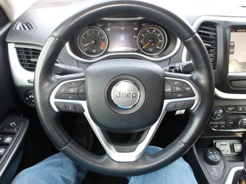Used 2015 Jeep Cherokee Trailhawk AWD/4WD image 14