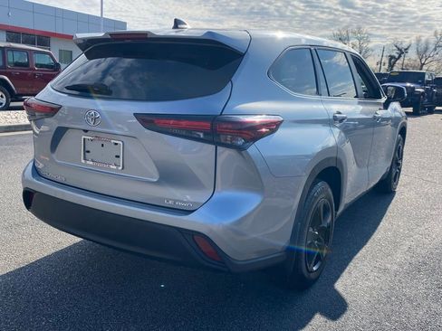 Used 2024 Toyota Highlander LE image 16