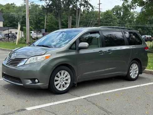 Used 2014 Toyota Sienna XLE AWD/4WD image 9