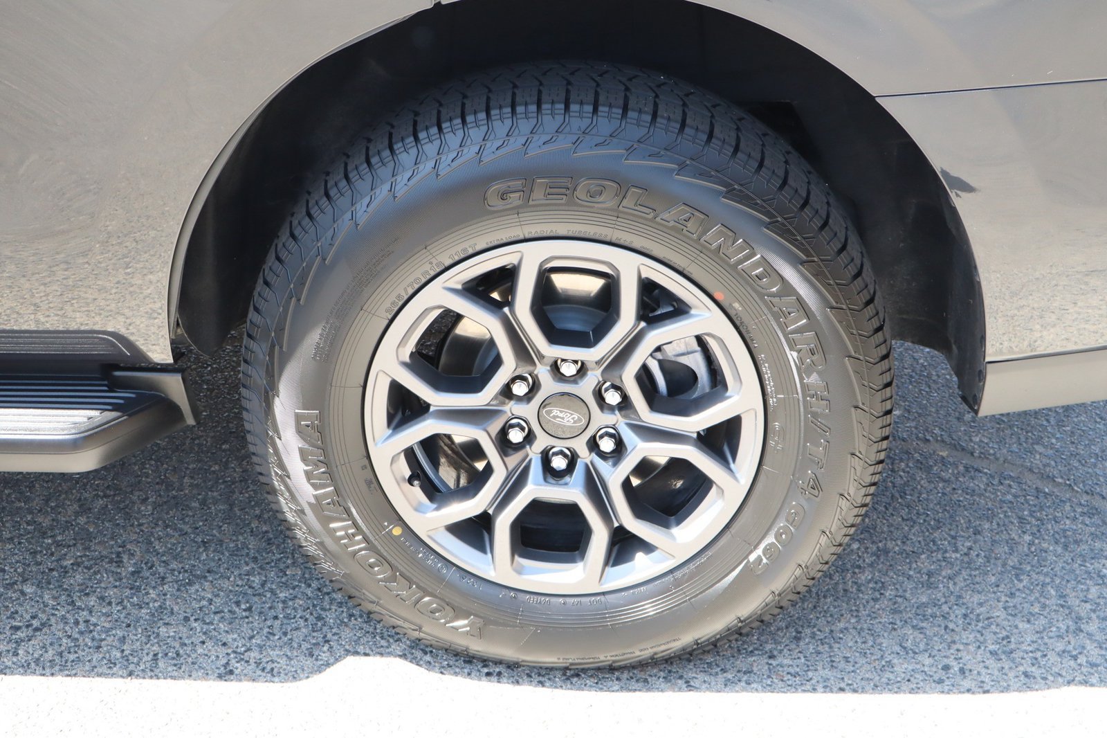 Used 2025 Ford Expedition Active RWD image 13