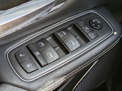 Used 2020 RAM 1500 Laramie AWD/4WD image 23
