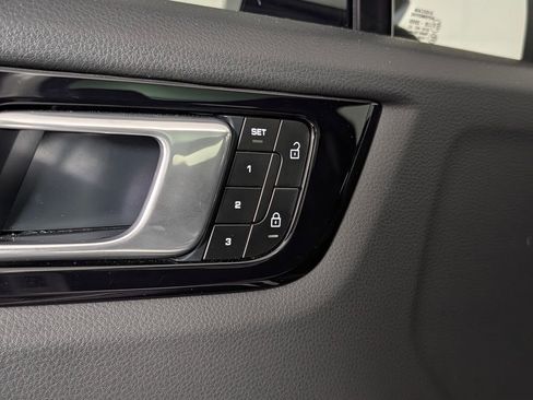 Certified 2023 Porsche Cayenne Platinum Edition AWD/4WD image 23