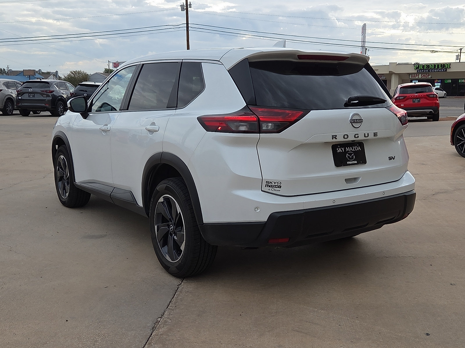 Used 2024 Nissan Rogue SV FWD image 4