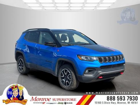 Certified 2025 Jeep Compass Trailhawk w/ Sun & Sound Group AWD/4WD image 1