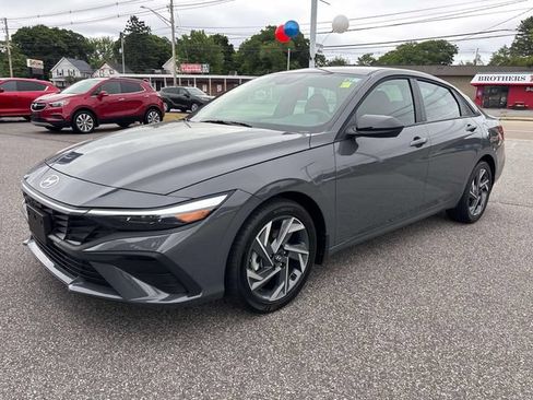 Certified 2025 Hyundai Elantra Sport FWD image 7