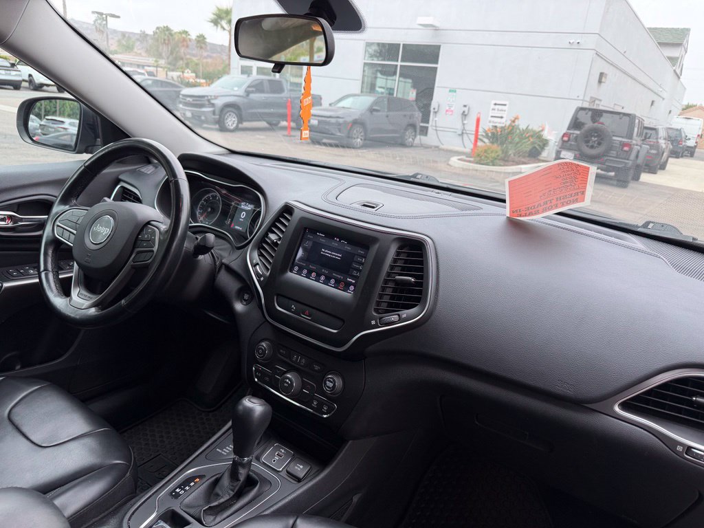 Used 2020 Jeep Cherokee Latitude Plus w/ Cold Weather Group AWD/4WD image 18