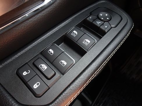 Used 2025 RAM 1500 Laramie w/ Night Edition AWD/4WD image 17