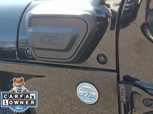 Used 2022 Jeep Wrangler Unlimited Sahara w/ Cold Weather Group image 32