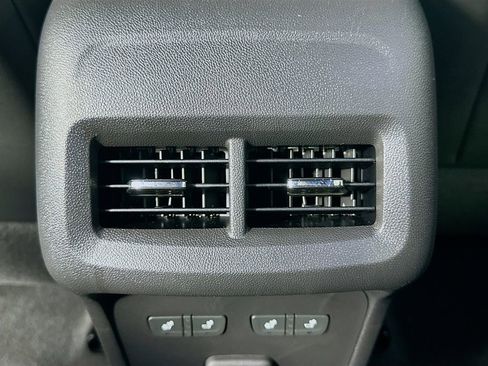 Used 2023 Chevrolet Equinox Premier image 25