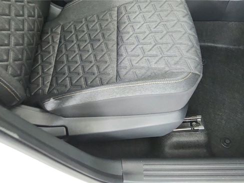 Used 2025 Nissan Kicks SV FWD image 18