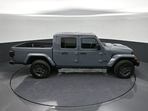 Used 2025 Jeep Gladiator Sport image 15