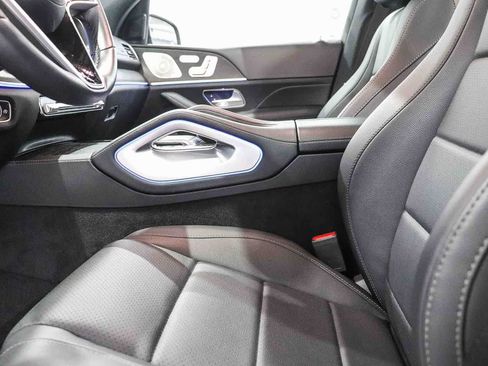 Used 2025 Mercedes-Benz GLS 450 4MATIC image 16