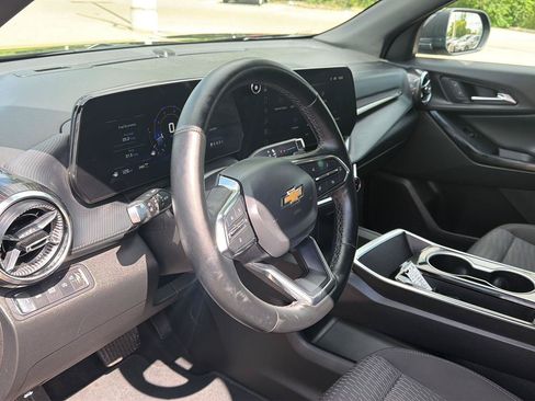 Used 2025 Chevrolet Equinox LT AWD/4WD image 16