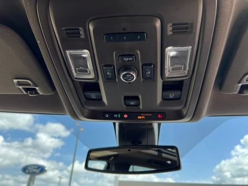 Used 2022 GMC Yukon XL SLT w/ SLT Premium Package AWD/4WD image 26