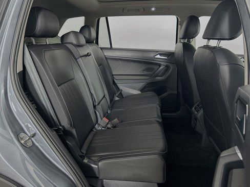 Certified 2024 Volkswagen Tiguan SE w/ Panoramic Sunroof Package AWD/4WD image 27