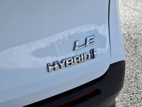 Used 2024 Toyota Sienna LE image 31