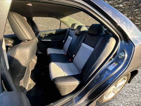 Used 2014 Toyota Camry SE image 16