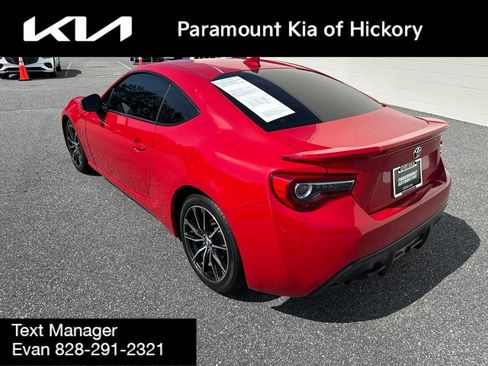 Used 2017 Toyota 86 RWD image 4