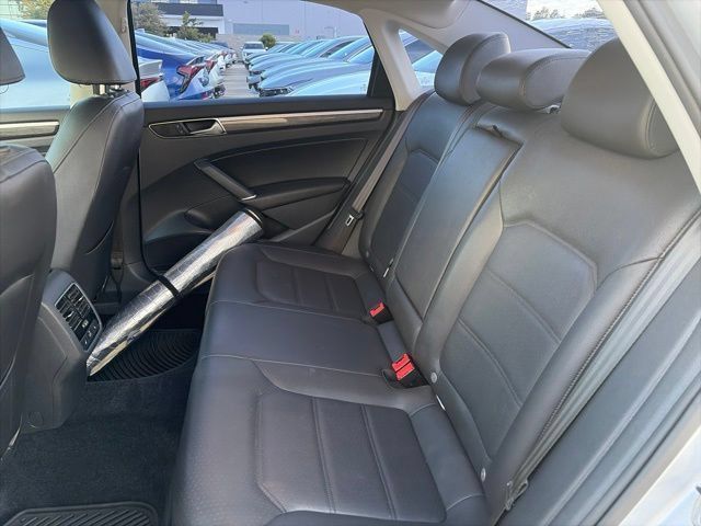 Used 2017 Volkswagen Passat 1.8T SE FWD image 10