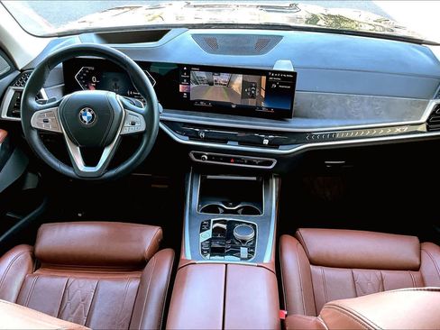 Used 2023 BMW X7 xDrive40i w/ Premium Package image 14