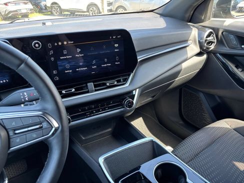Used 2025 Chevrolet Equinox LT FWD image 17