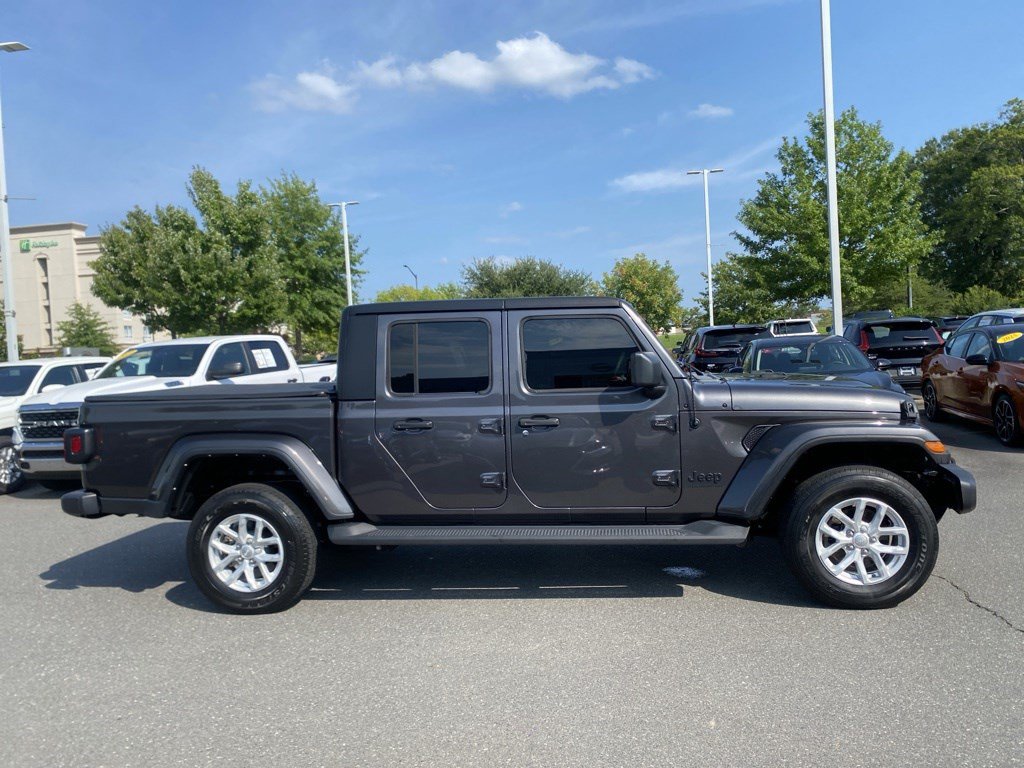 Used 2023 Jeep Gladiator Sport AWD/4WD image 4
