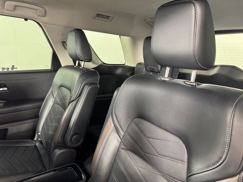 Used 2023 Nissan Pathfinder Platinum AWD/4WD image 11