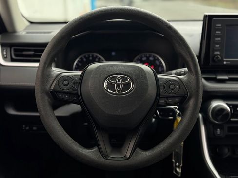 Used 2022 Toyota RAV4 LE AWD/4WD image 14