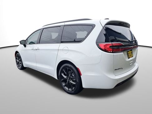 New 2026 Chrysler Pacifica Select w/ S Appearance Package image 3