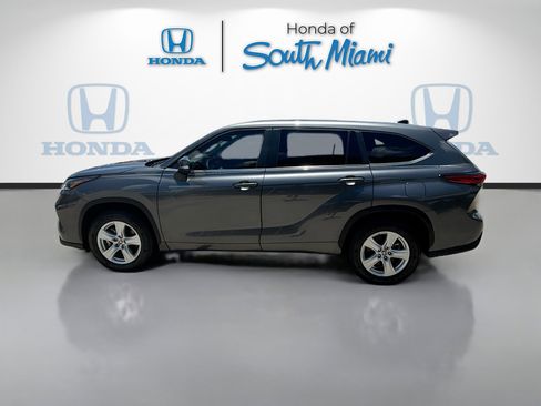 Used 2023 Toyota Highlander L FWD image 4